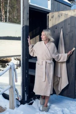 Rento Sauna Badjas Kenno Small/Medium – Beige -Zwembadbenodigdheden Winkel 2106ddf7899ec9dc89b1a21edab24c64017d0cf0ae79571c37c95fdd75283d28